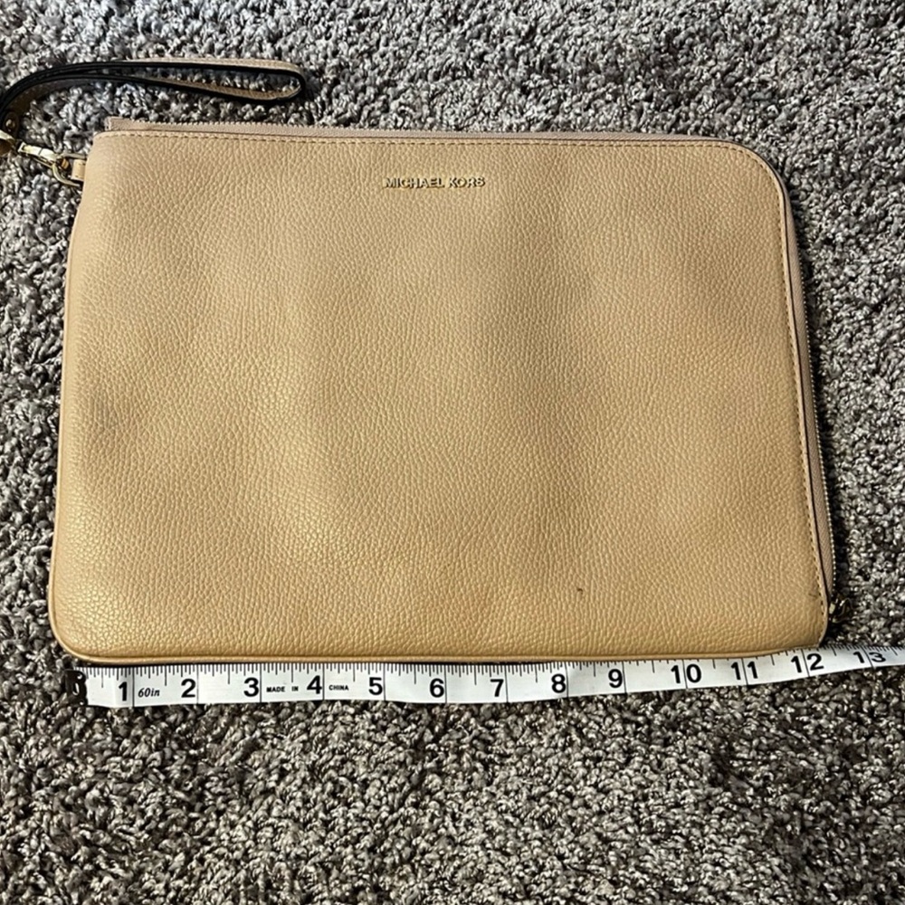 Michael Kors Pebbled Leather iPad Tablet Sleeve - Picture 6 of 9
